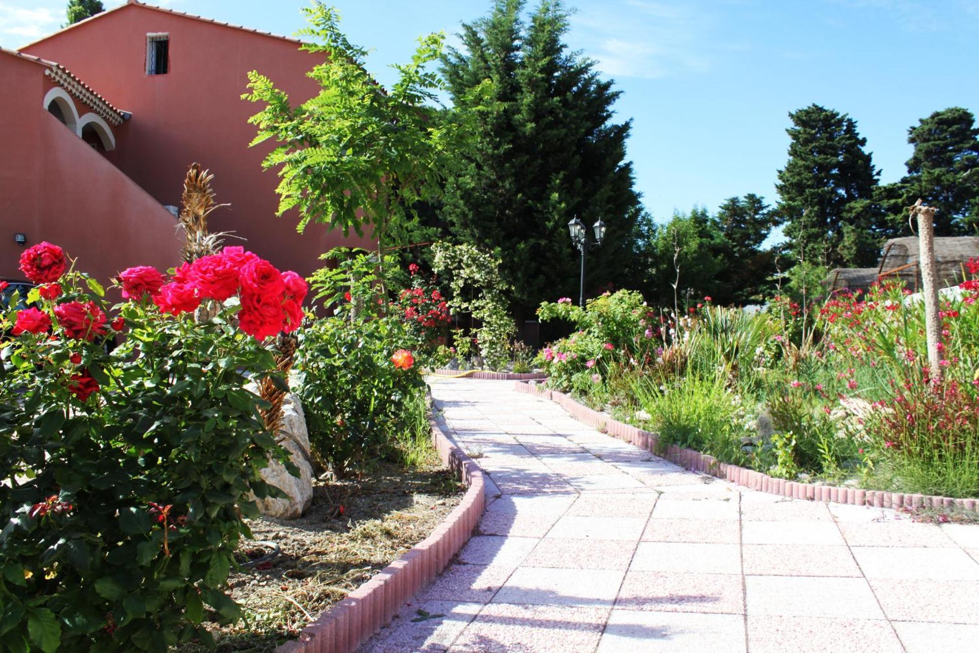 Appart'Hotel Festival Sud Suites - Avignon TGV Extérieur photo
