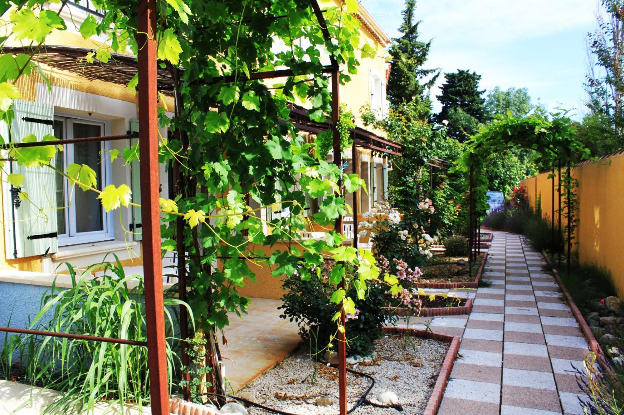 Appart'Hotel Festival Sud Suites - Avignon TGV Extérieur photo